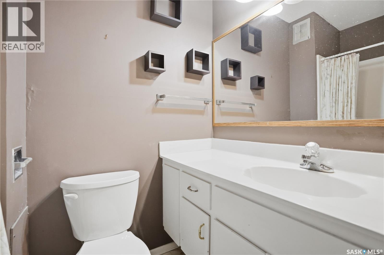 Single Family House Low rise for Sale in   Rae STREET Regina 