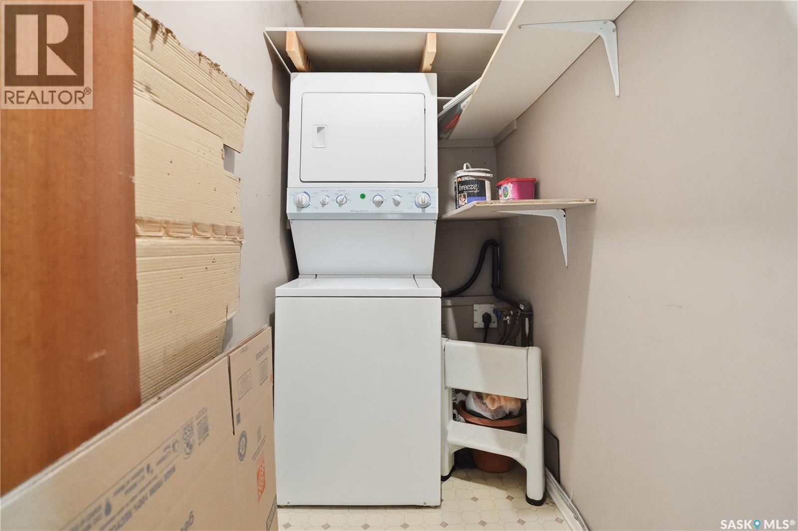 Single Family House Low rise for Sale in   Rae STREET Regina 