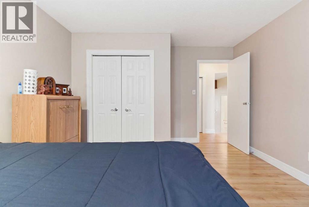 Single Family House 4 Level for Sale in   Street SE Forest Lawn Calgary 