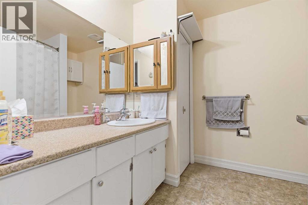 Single Family House 4 Level for Sale in   Street SE Forest Lawn Calgary 