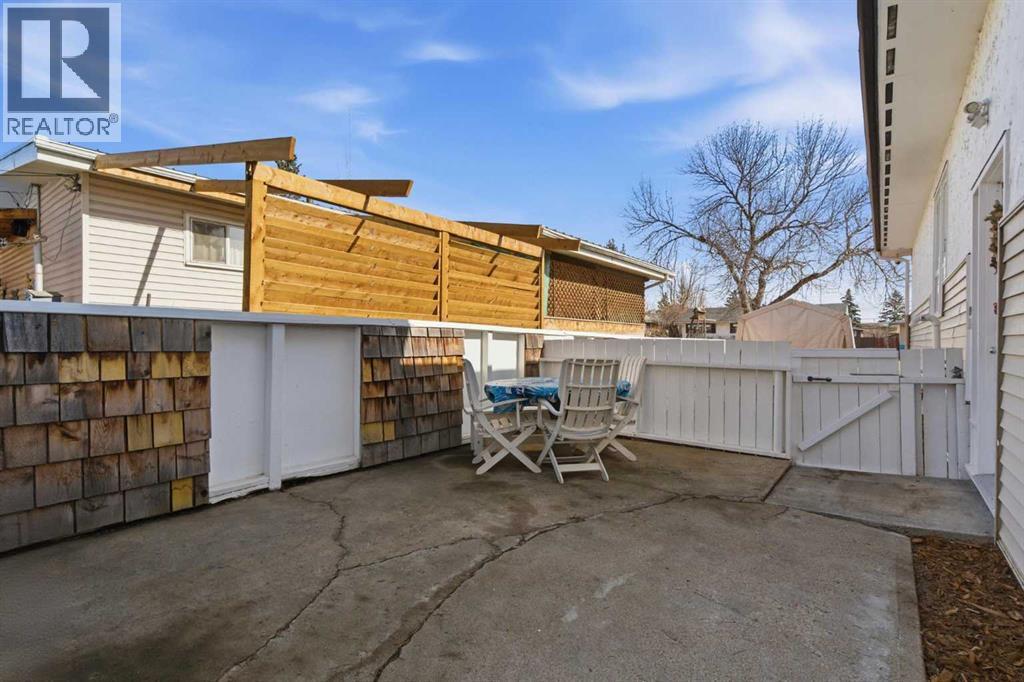 Single Family House 4 Level for Sale in   Street SE Forest Lawn Calgary 