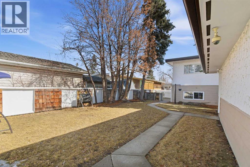 Single Family House 4 Level for Sale in   Street SE Forest Lawn Calgary 