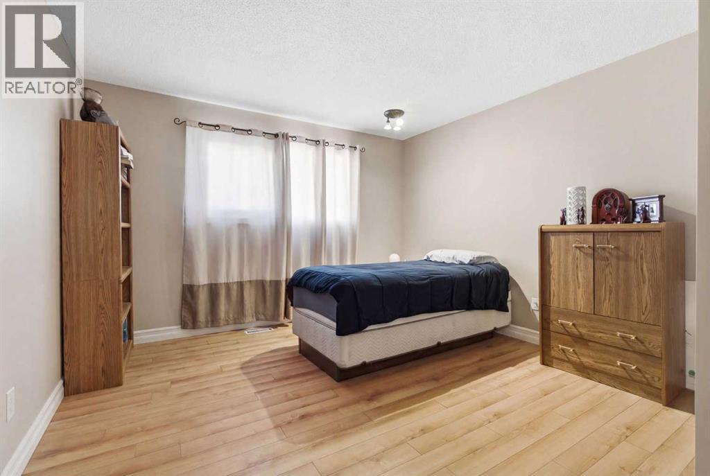 Single Family House 4 Level for Sale in   Street SE Forest Lawn Calgary 