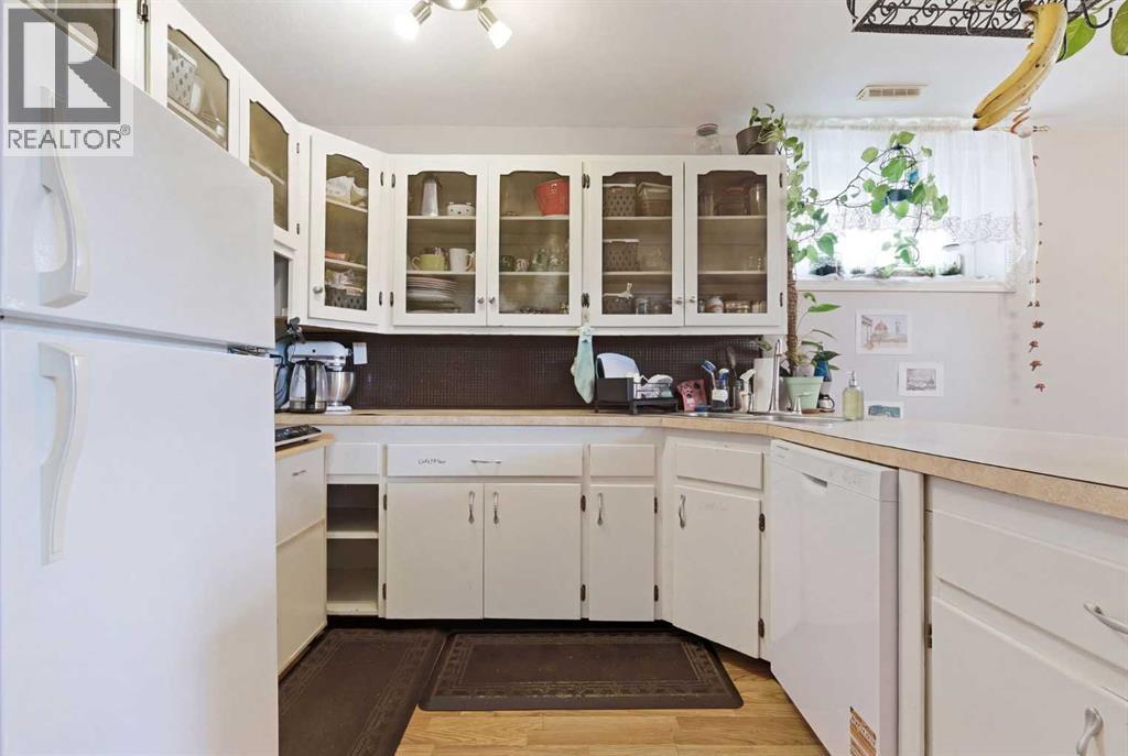 Single Family House 4 Level for Sale in   Street SE Forest Lawn Calgary 