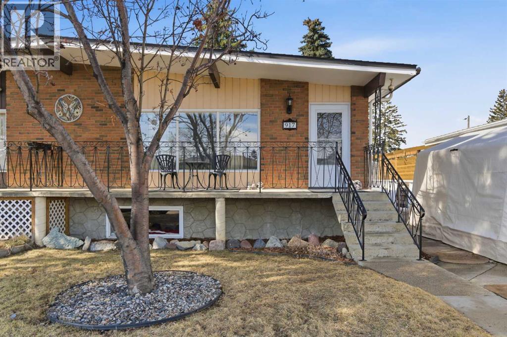 Single Family House 4 Level for Sale in   Street SE Forest Lawn Calgary 