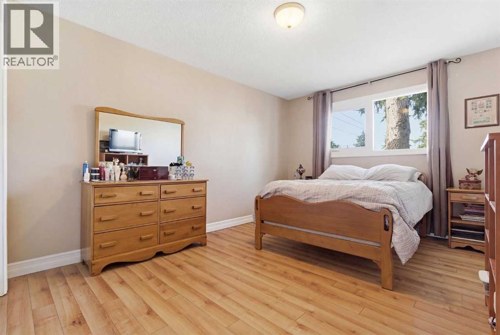 Single Family House 4 Level for Sale in   Street SE Forest Lawn Calgary 