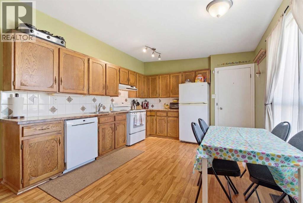 Single Family House 4 Level for Sale in   Street SE Forest Lawn Calgary 