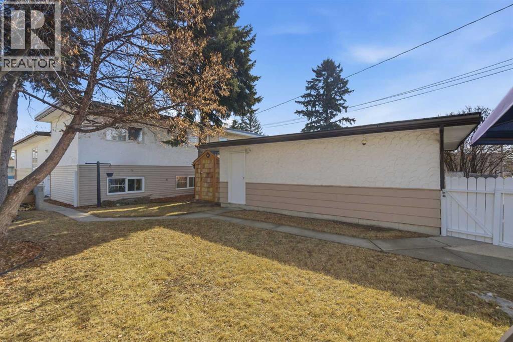 Single Family House 4 Level for Sale in   Street SE Forest Lawn Calgary 