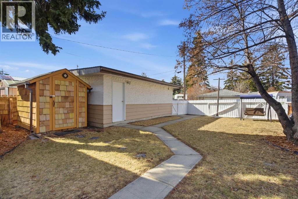 Single Family House 4 Level for Sale in   Street SE Forest Lawn Calgary 