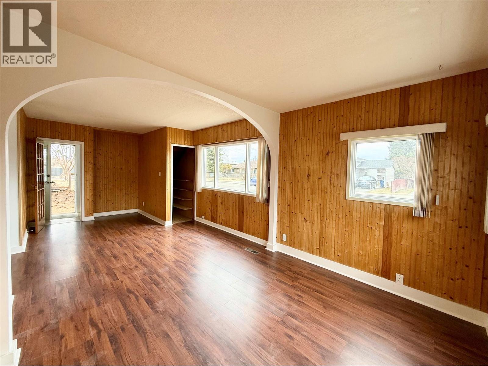 317 4TH Avenue S - 4
