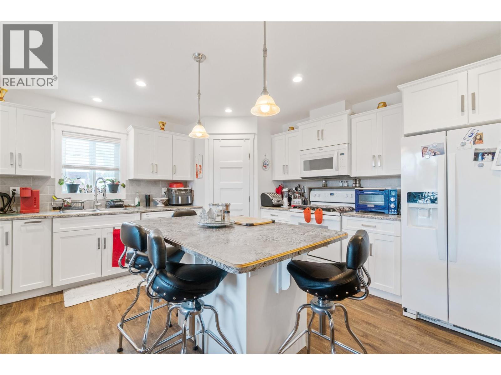 4540 72 AVENUE NE - 10