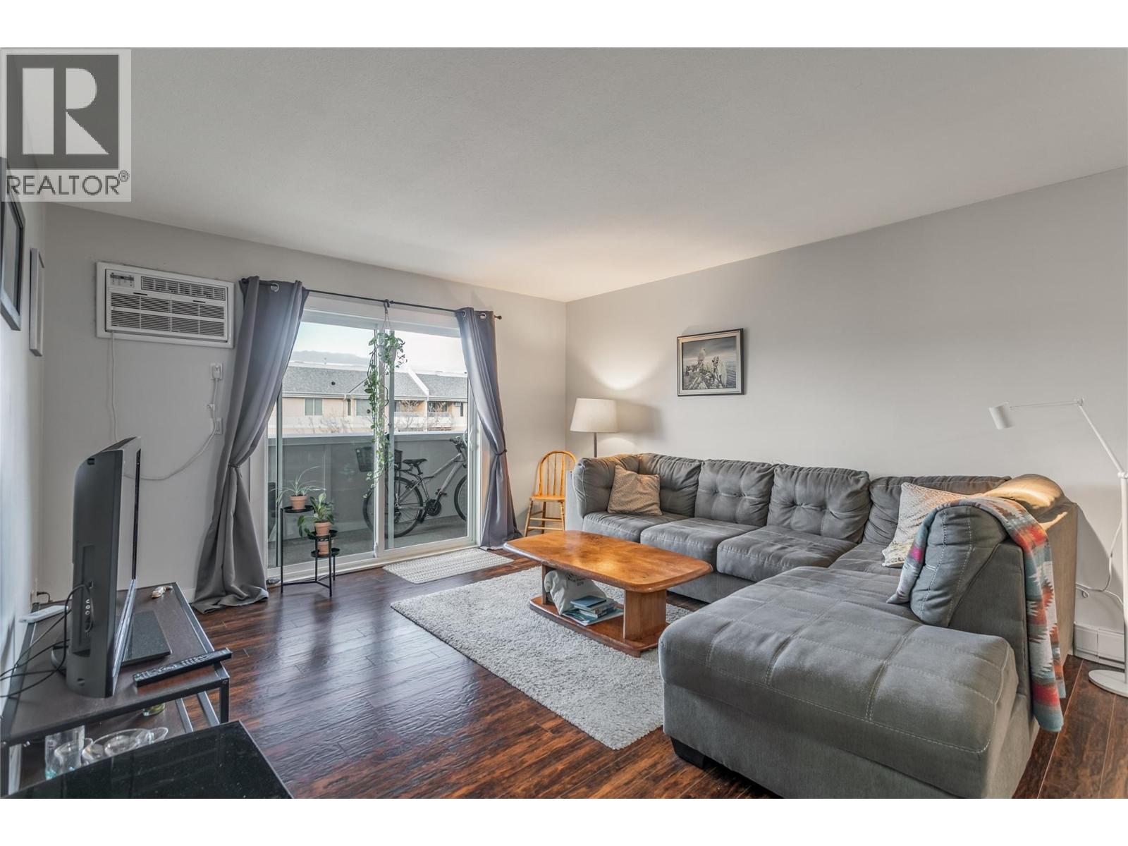 #411 3160 De Montreuil Court - 4