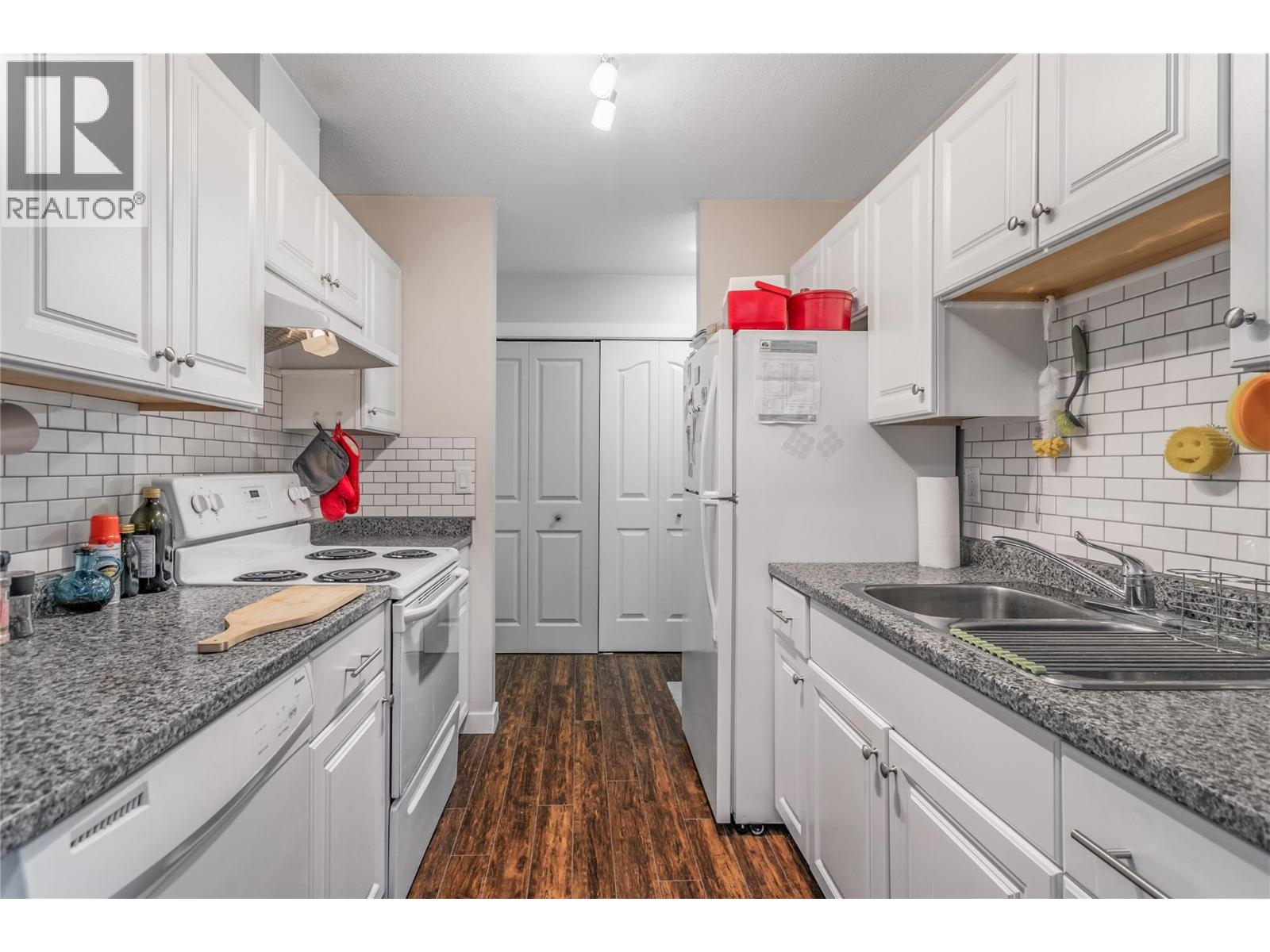 #411 3160 De Montreuil Court - 9