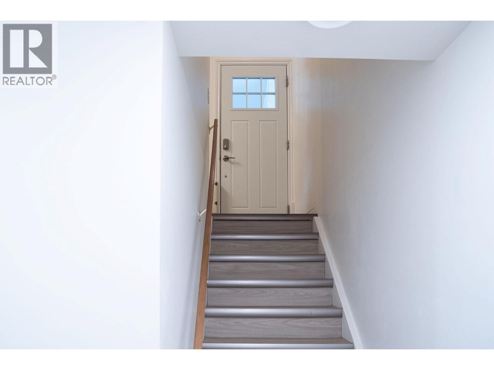 815 Fourth Street E, Revelstoke