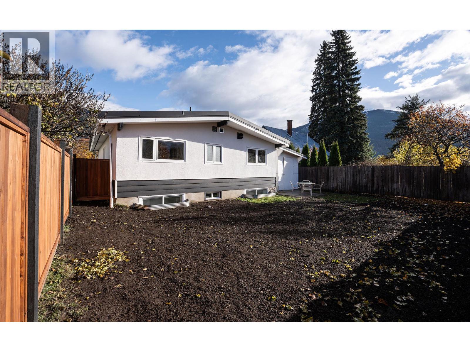 815 Fourth Street E, Revelstoke