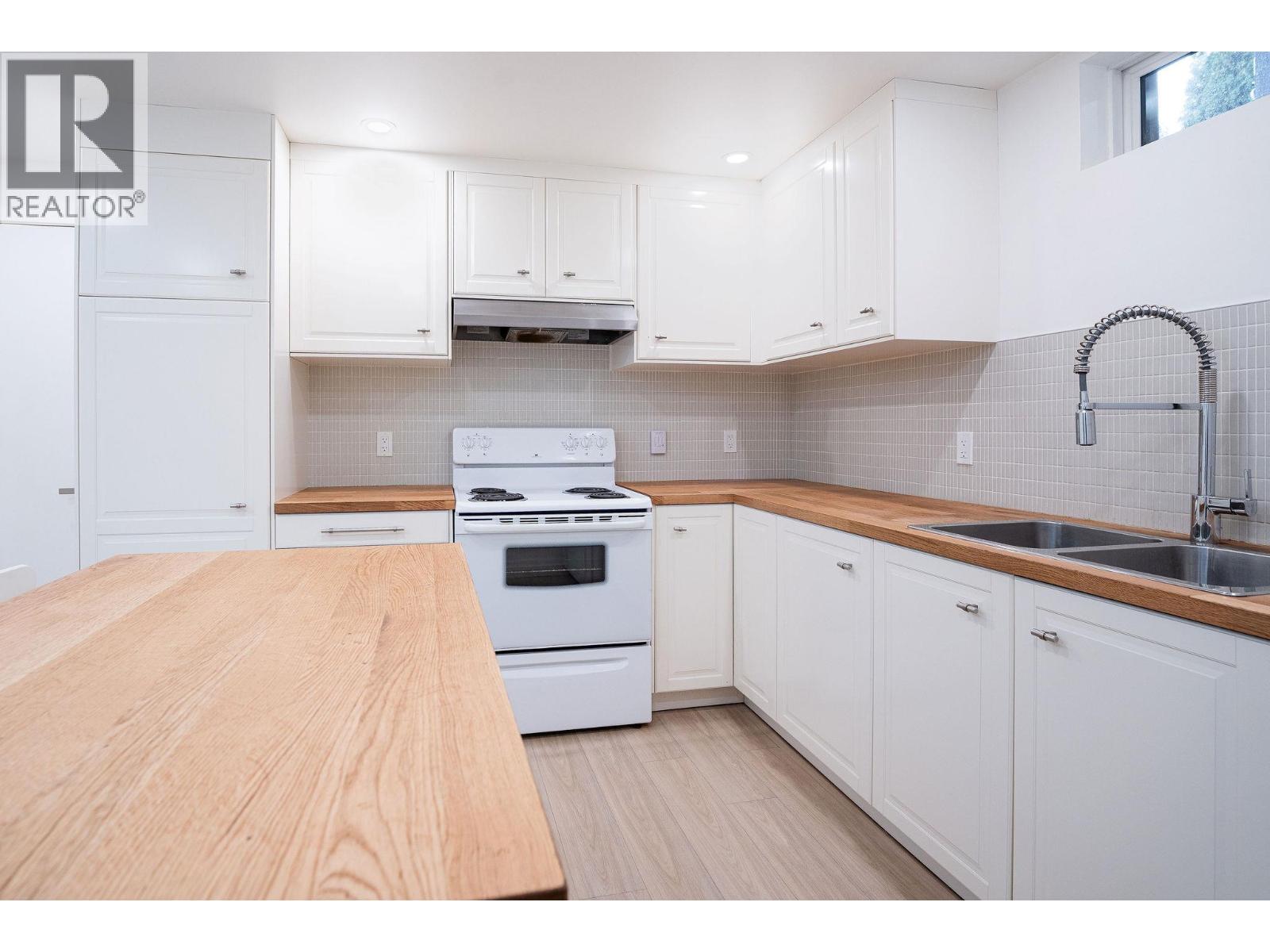 815 Fourth Street E, Revelstoke