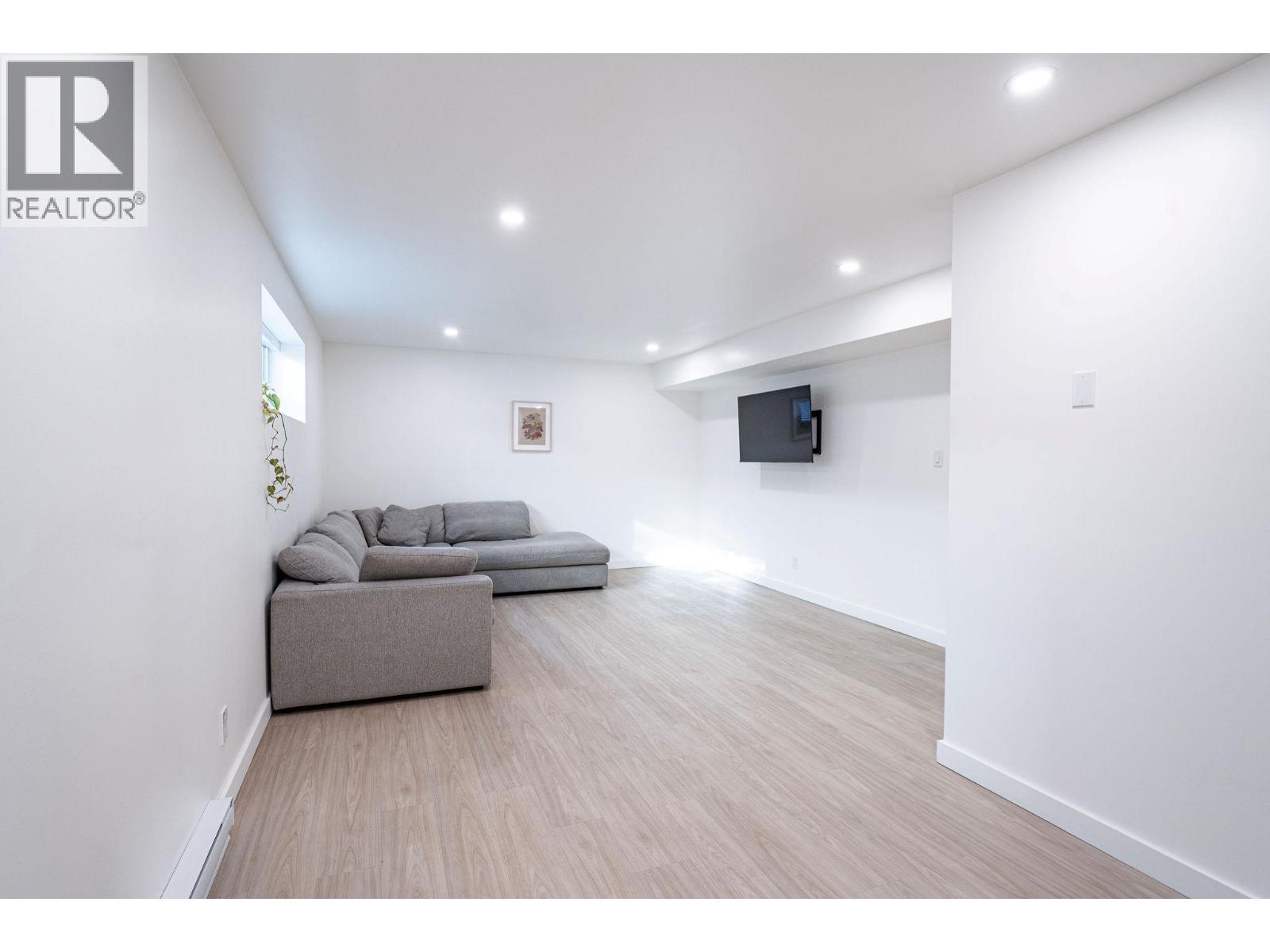 815 Fourth Street E, Revelstoke