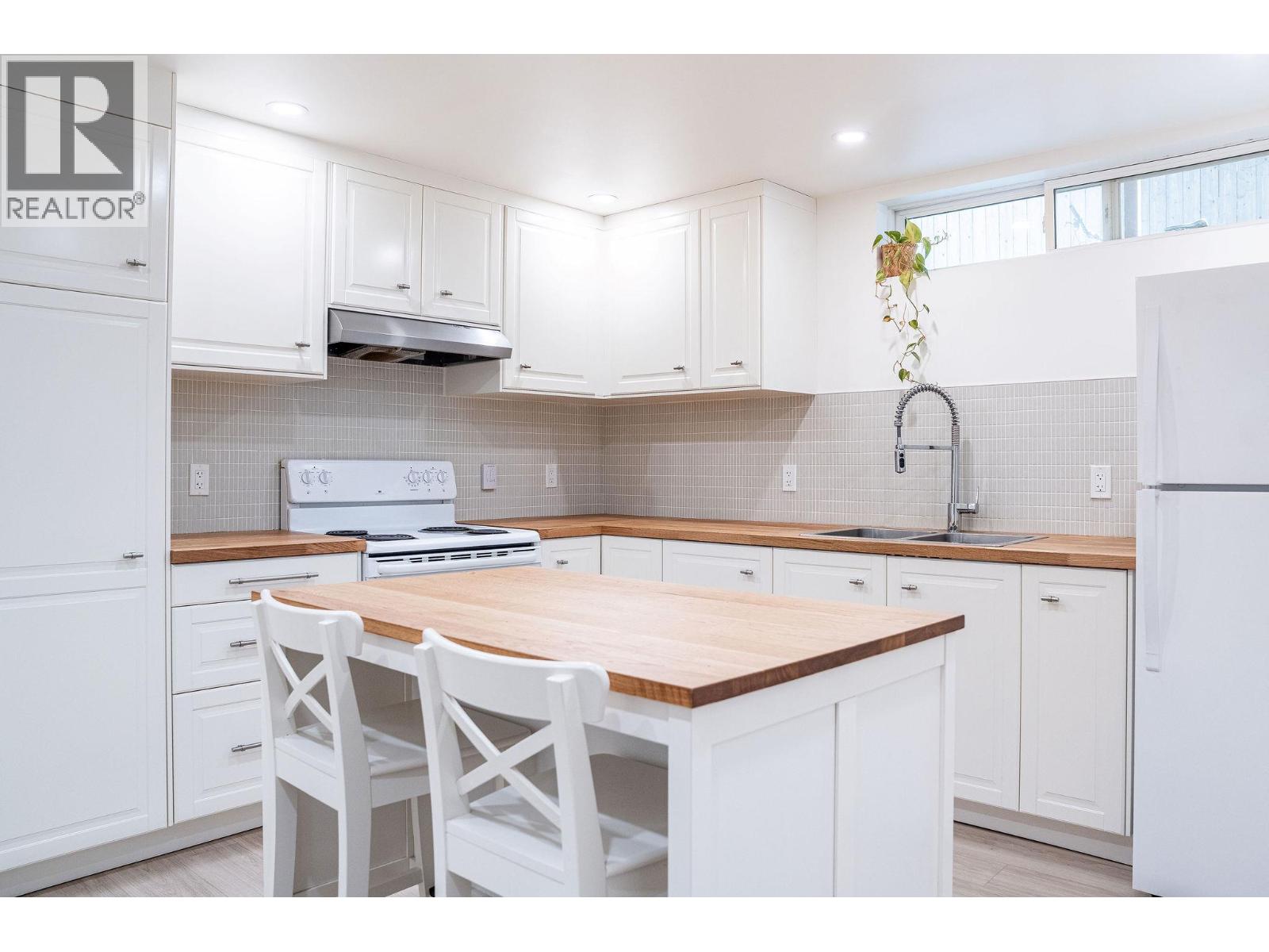 815 Fourth Street E, Revelstoke