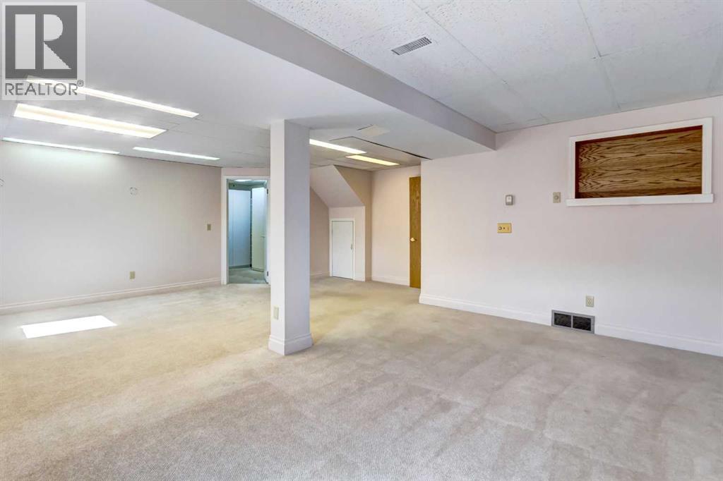 12 Vandoos Villas NW, Calgary, Alberta