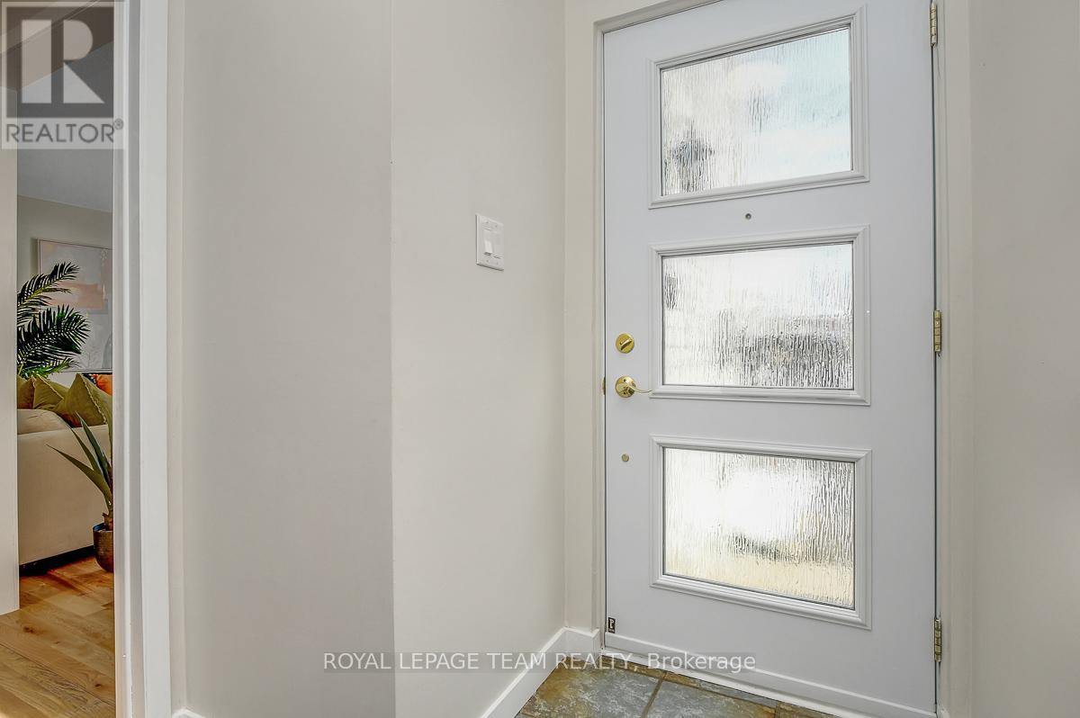 Flooring is hardwood, laminate, cork, or tile.