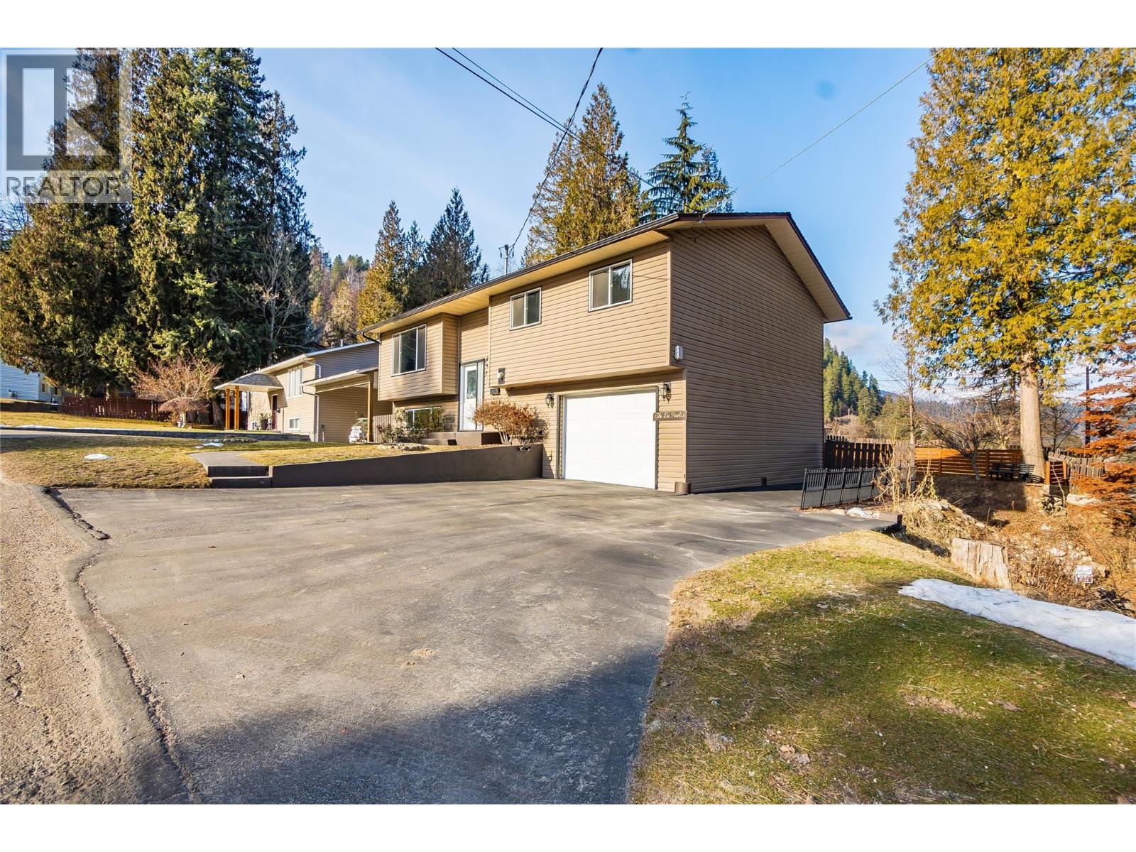 716 Lynnwood Crescent, Castlegar