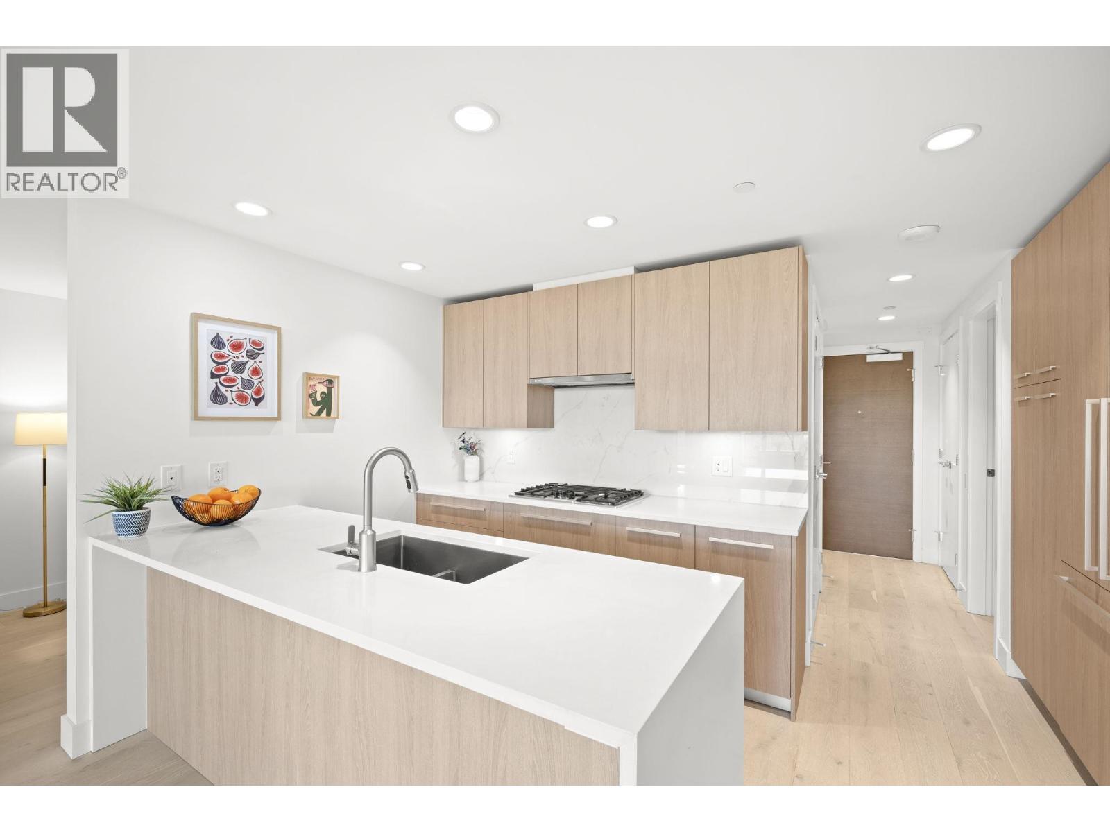 404 1210 E 27TH STREET, North Vancouver