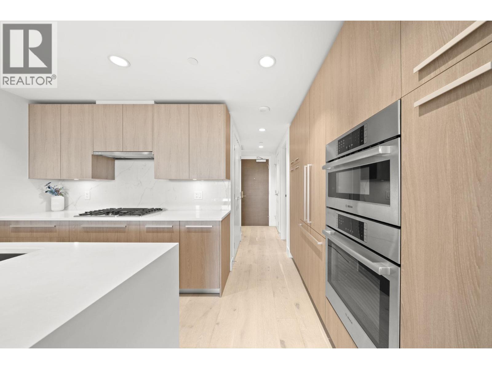 404 1210 E 27TH STREET, North Vancouver