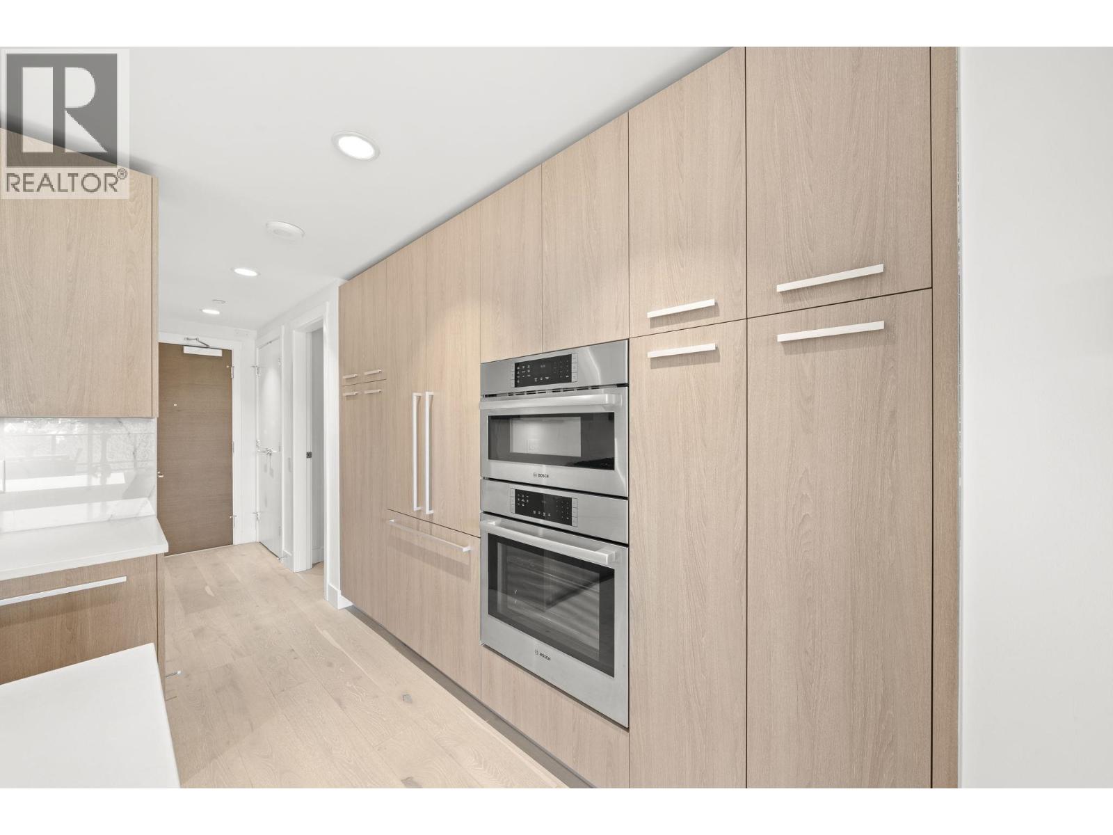 404 1210 E 27TH STREET, North Vancouver