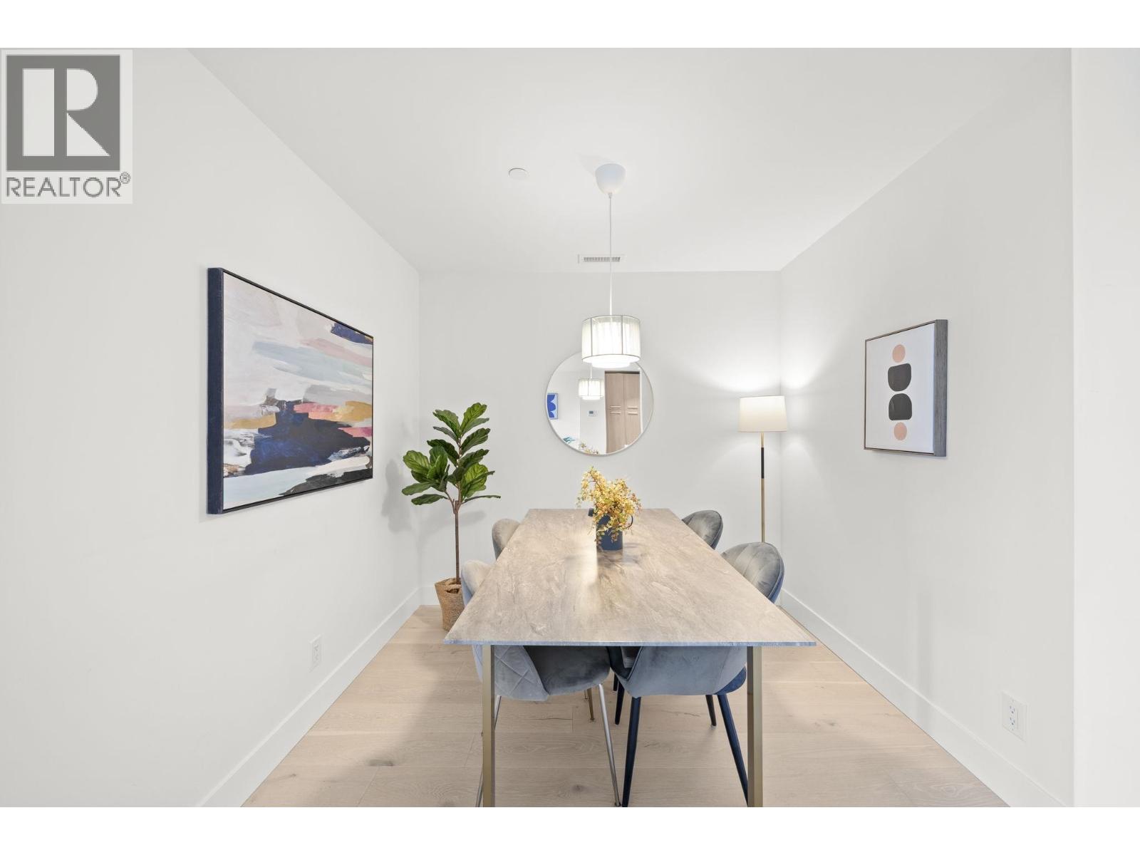 404 1210 E 27TH STREET, North Vancouver