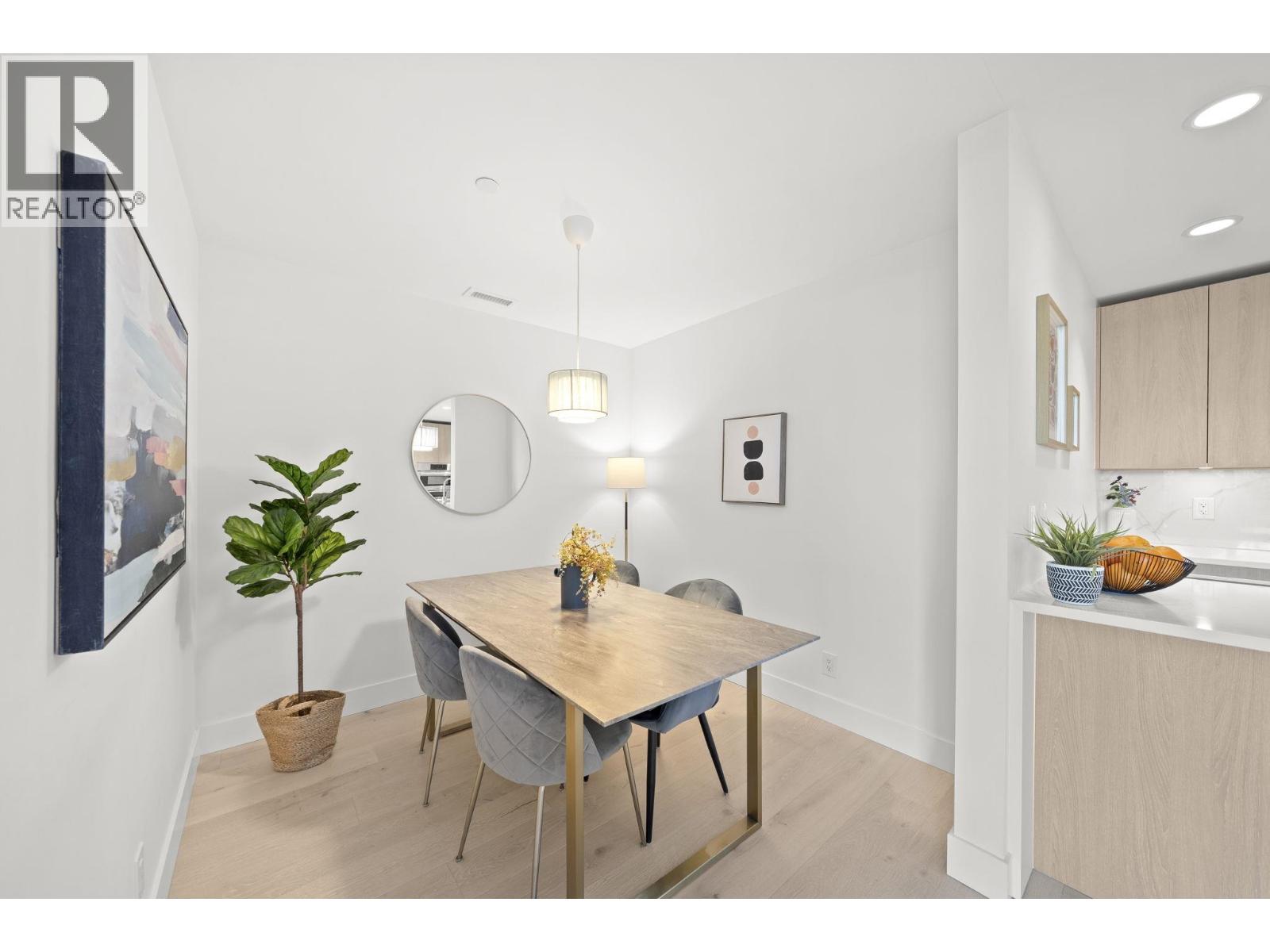 404 1210 E 27TH STREET, North Vancouver