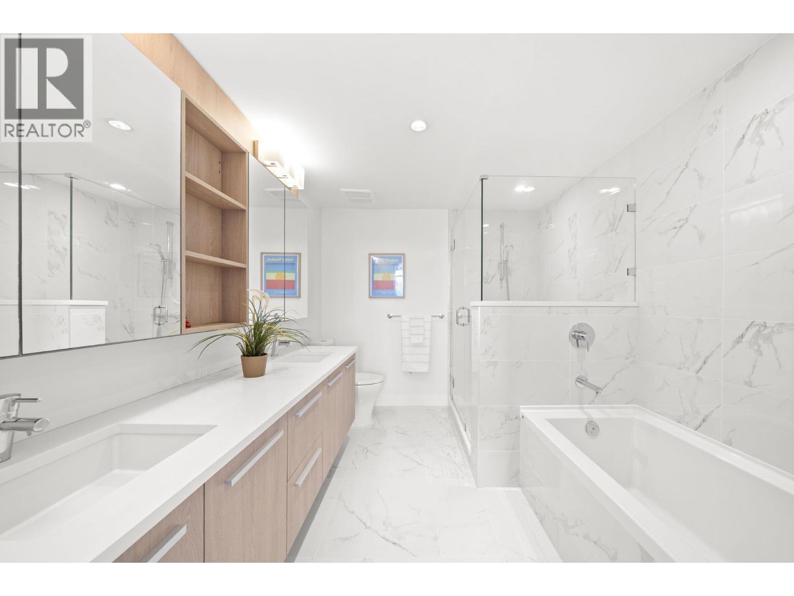 404 1210 E 27TH STREET, North Vancouver