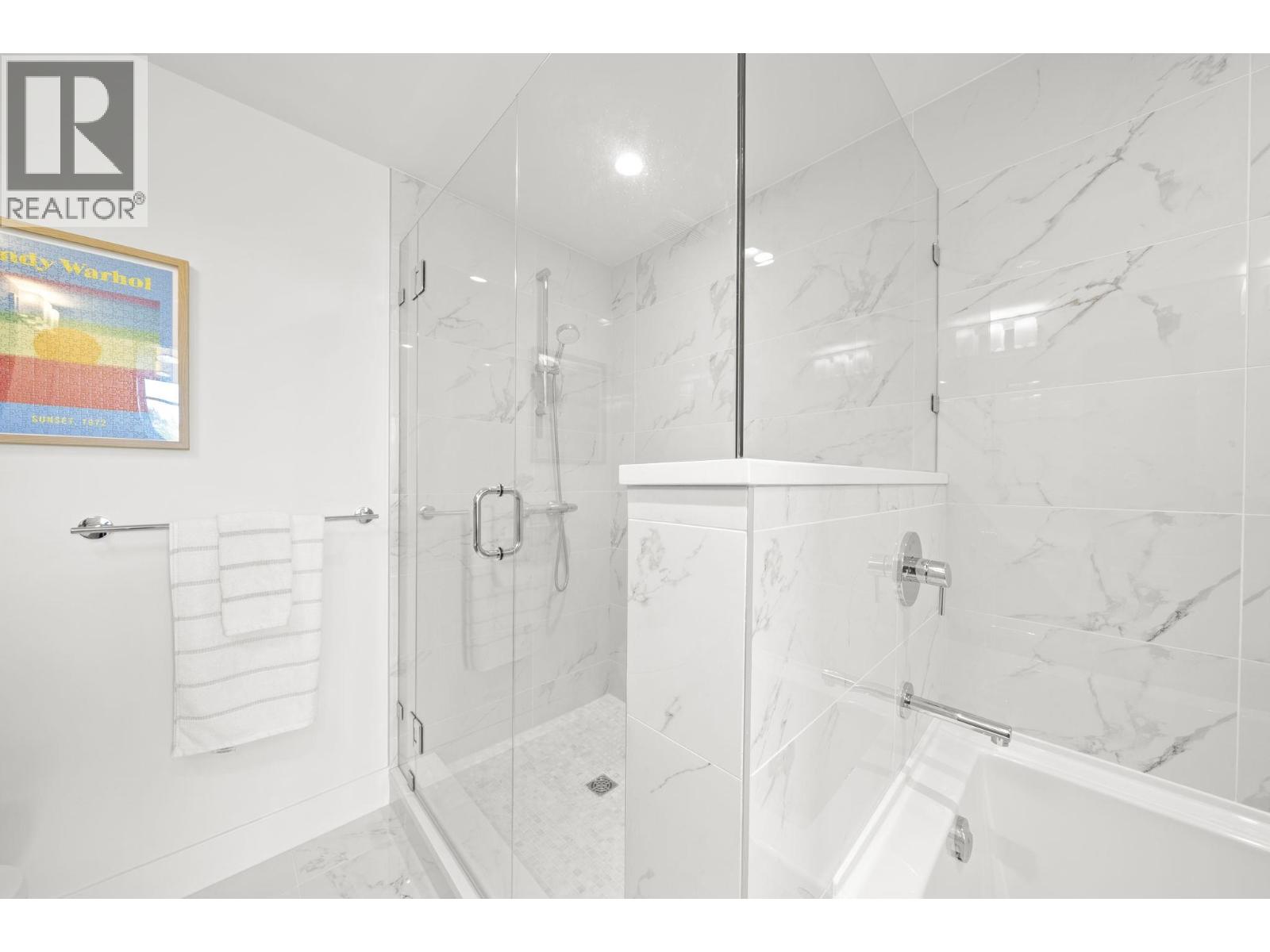 404 1210 E 27TH STREET, North Vancouver