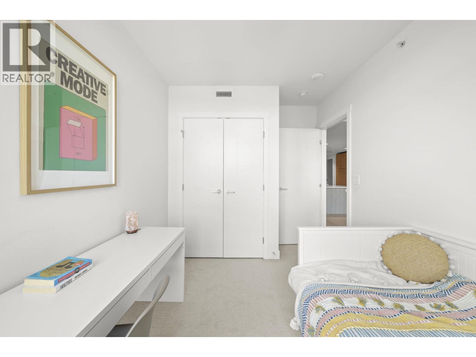 404 1210 E 27TH STREET, North Vancouver