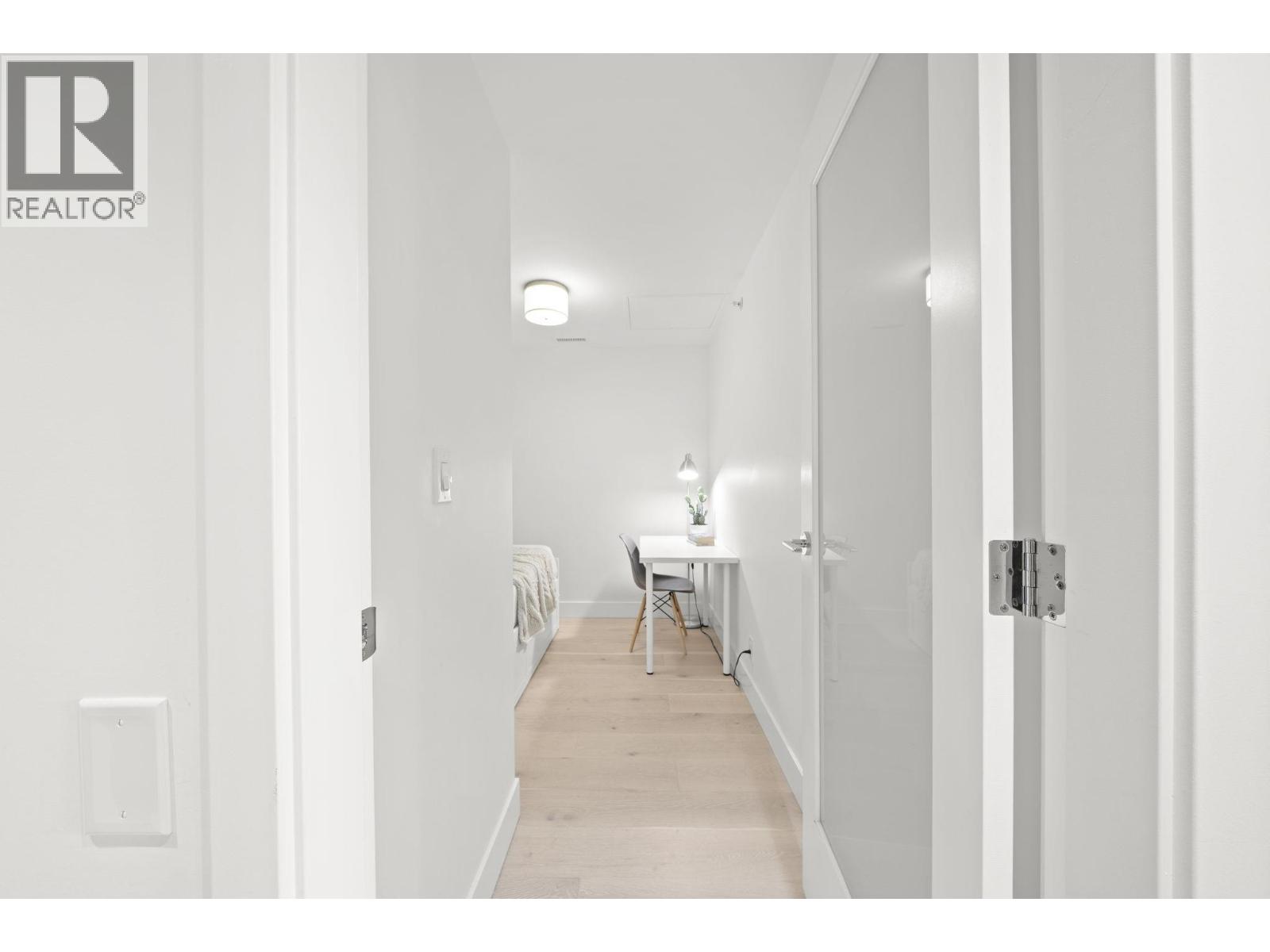 404 1210 E 27TH STREET, North Vancouver