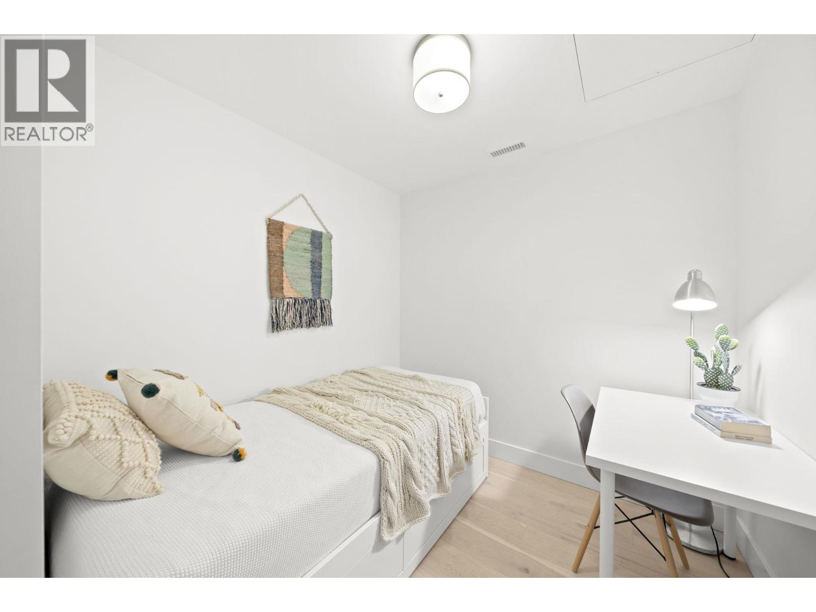 404 1210 E 27TH STREET, North Vancouver
