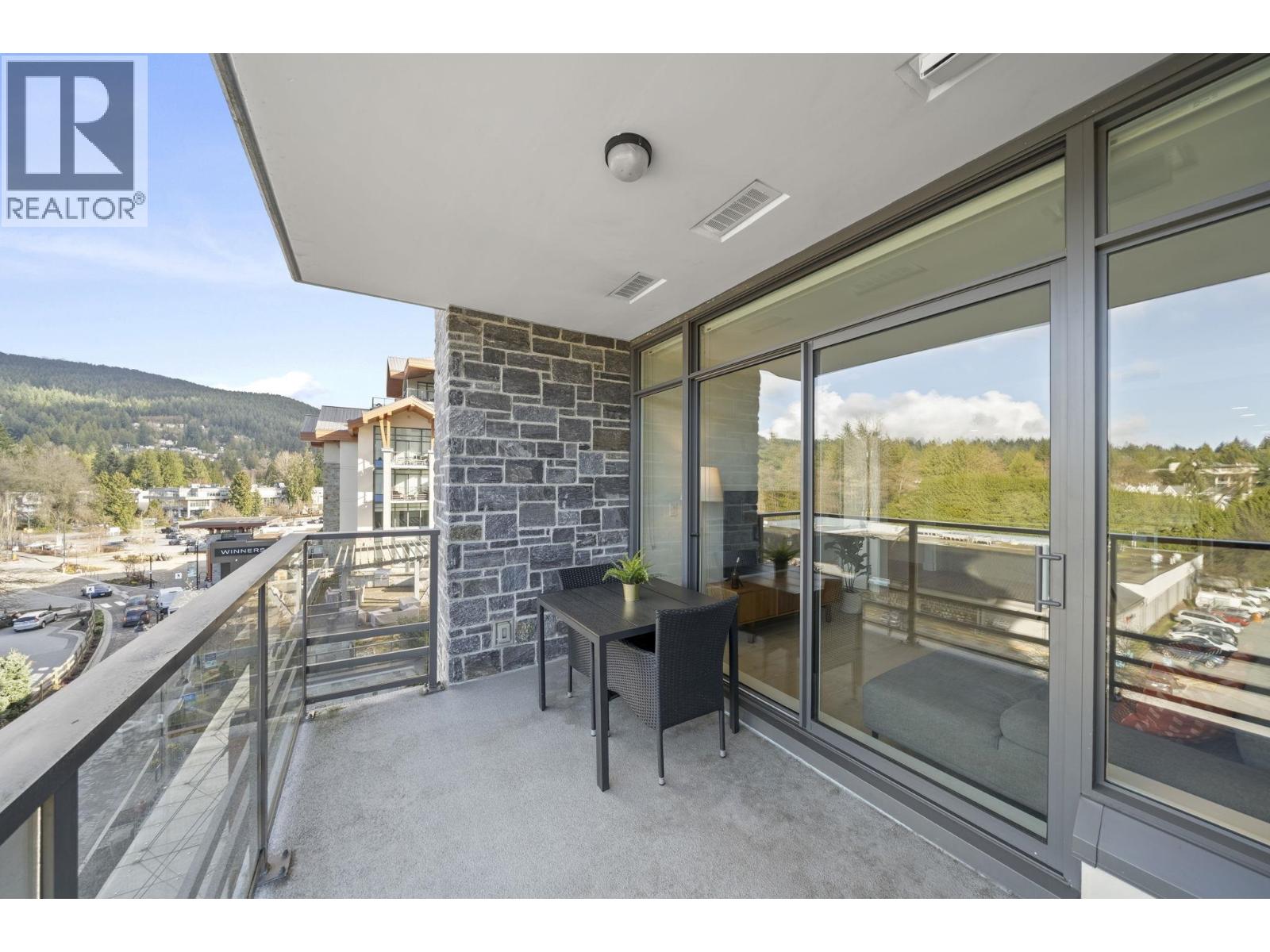 404 1210 E 27TH STREET, North Vancouver