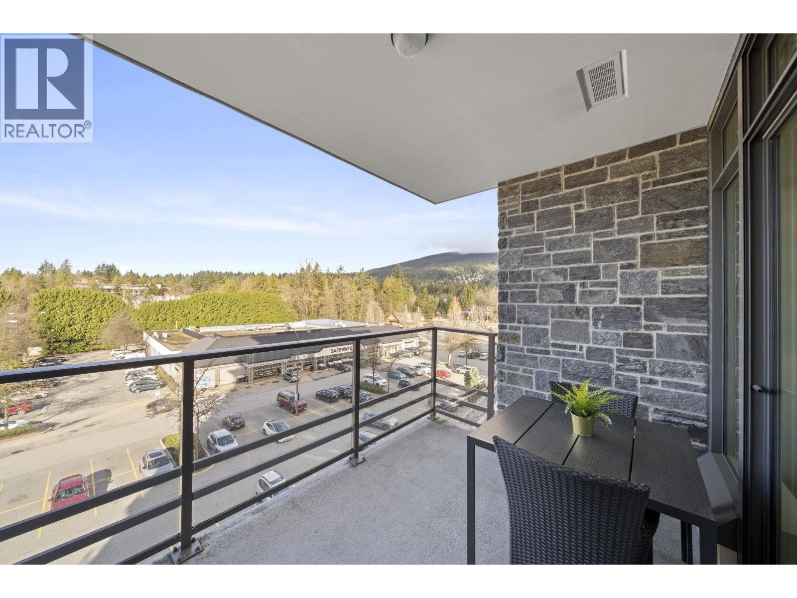404 1210 E 27TH STREET, North Vancouver