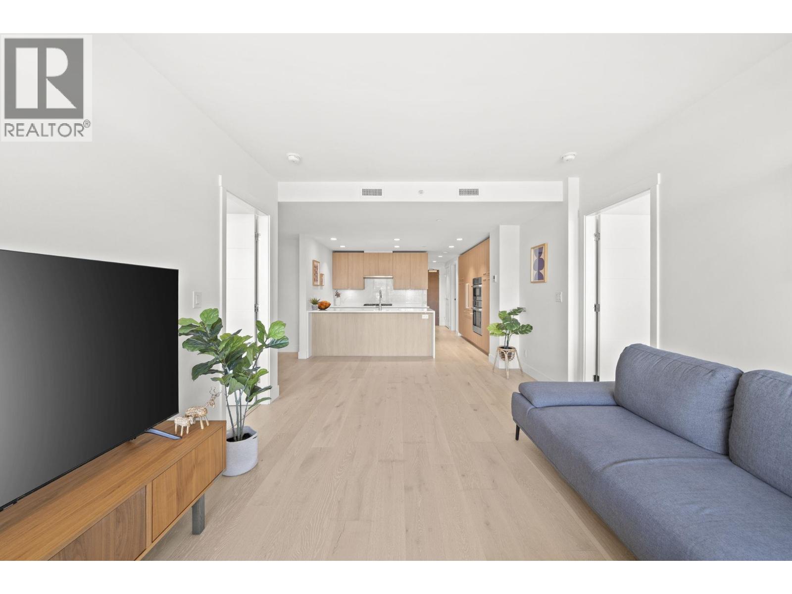 404 1210 E 27TH STREET, North Vancouver
