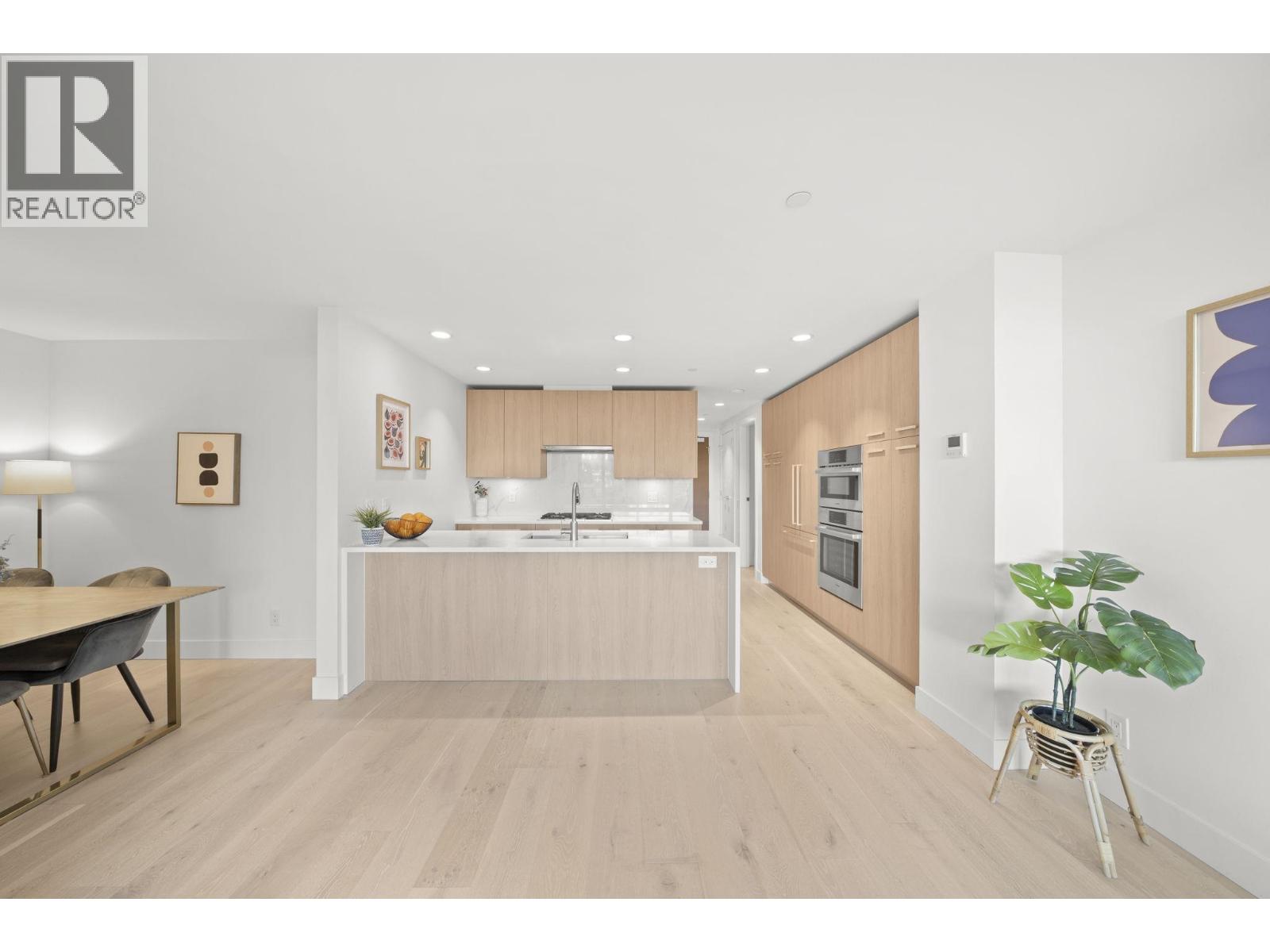 404 1210 E 27TH STREET, North Vancouver