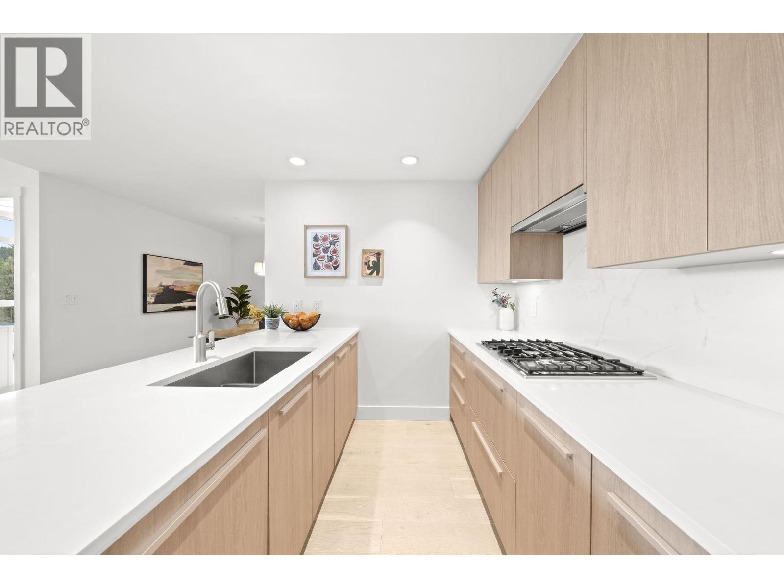 404 1210 E 27TH STREET, North Vancouver