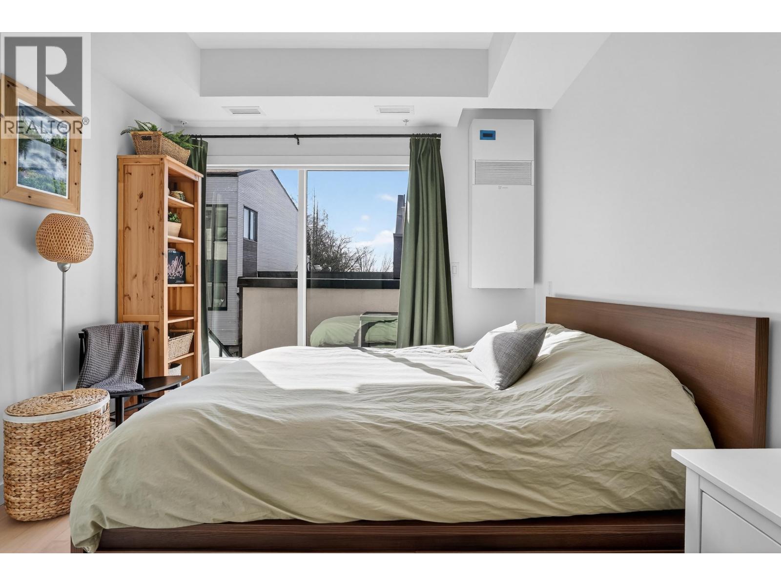 225 650 E 2ND STREET, North Vancouver