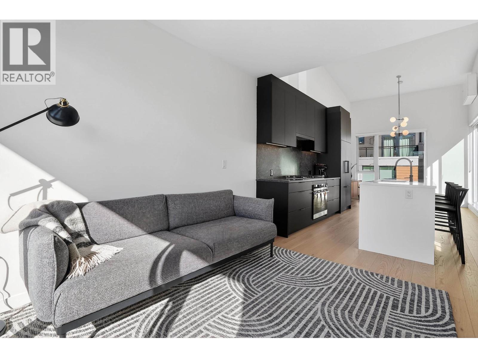 225 650 E 2ND STREET, North Vancouver