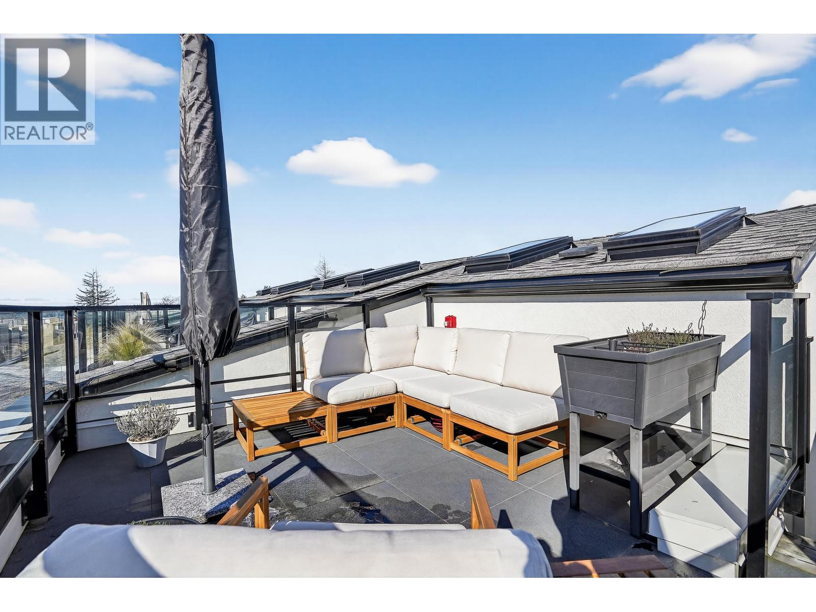 225 650 E 2ND STREET, North Vancouver