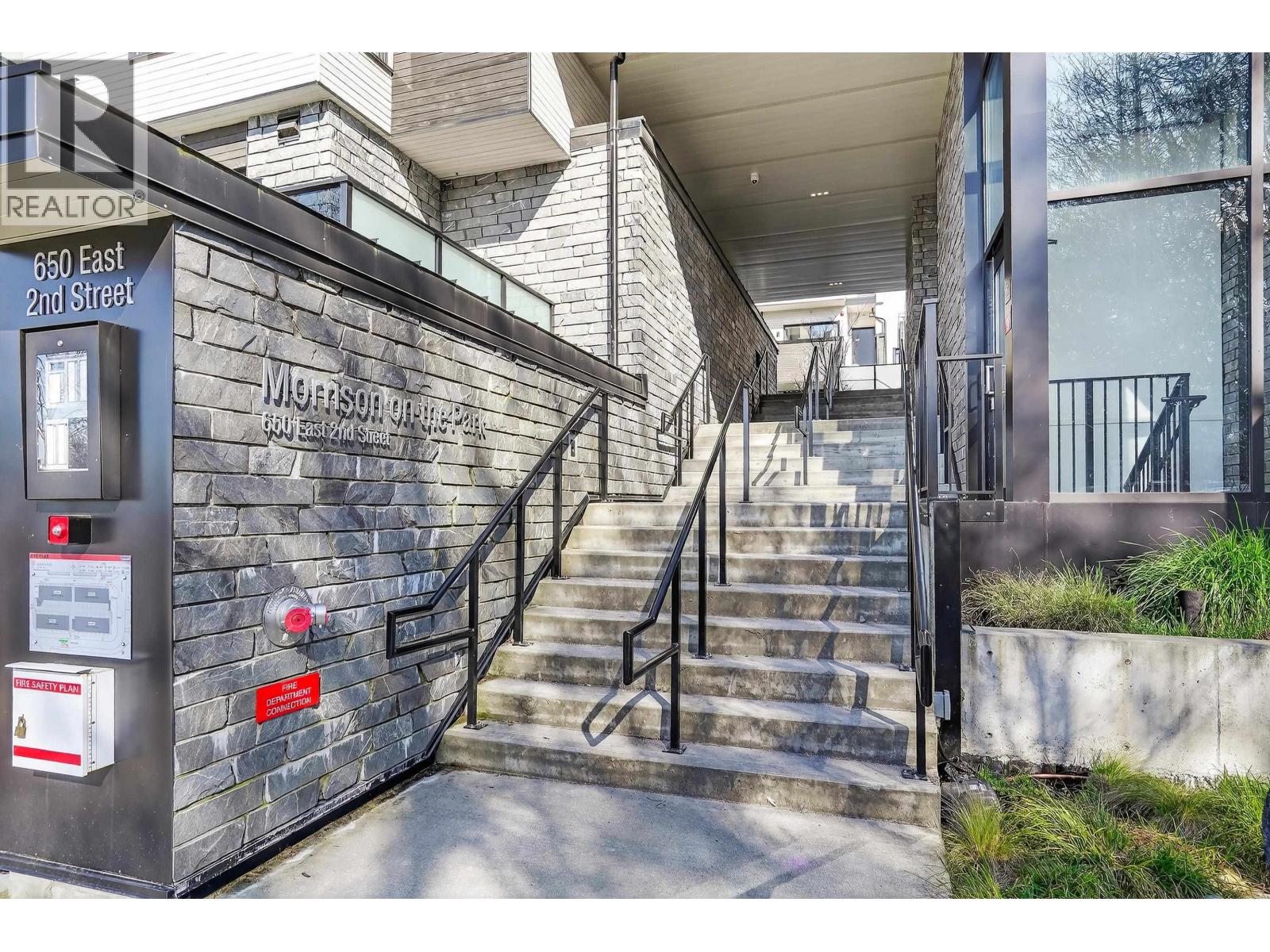 225 650 E 2ND STREET, North Vancouver