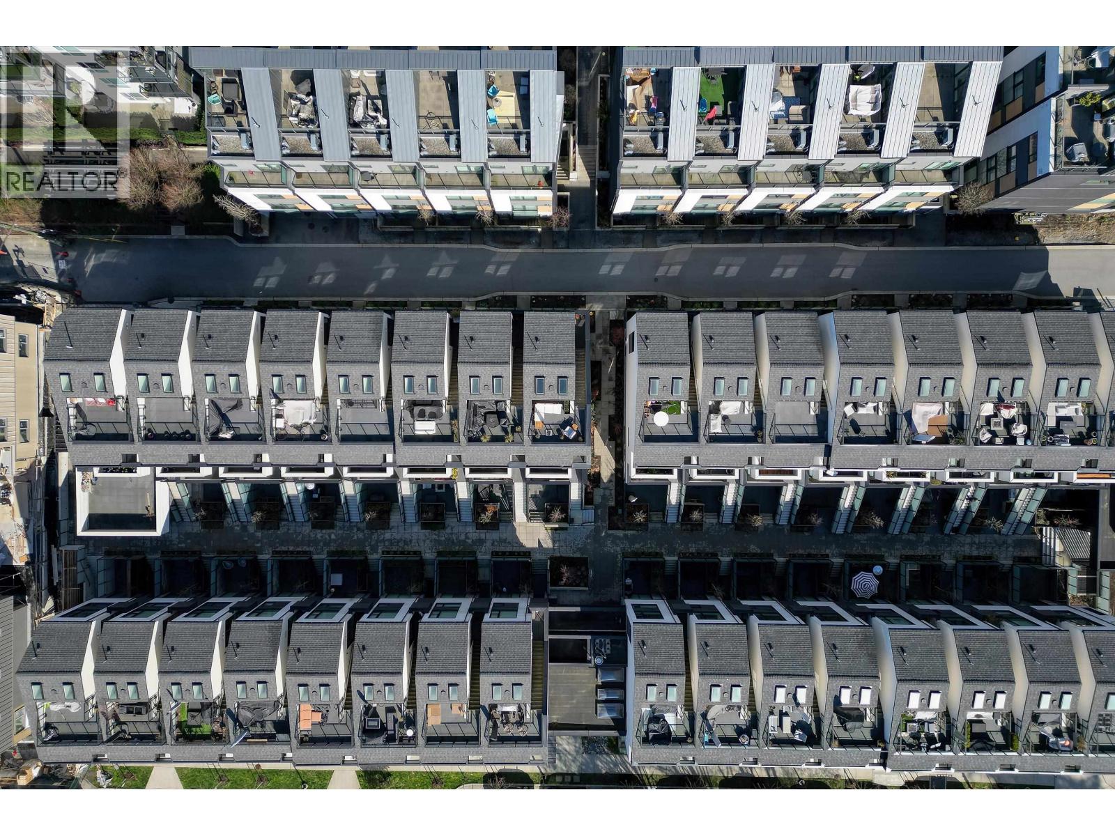 225 650 E 2ND STREET, North Vancouver