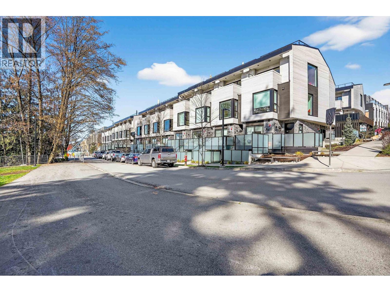 225 650 E 2ND STREET, North Vancouver