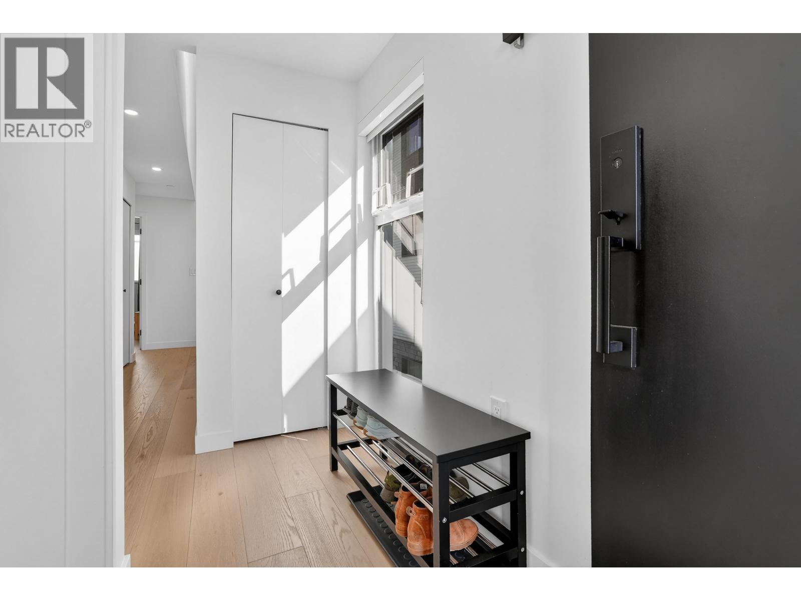 225 650 E 2ND STREET, North Vancouver