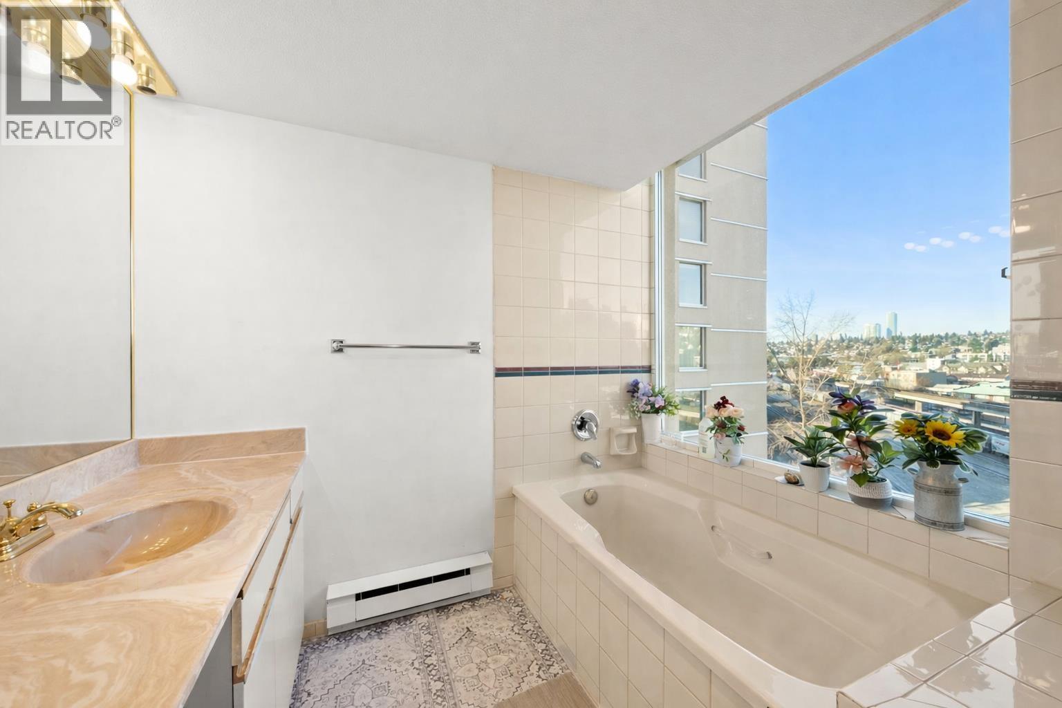 801 1045 QUAYSIDE DRIVE