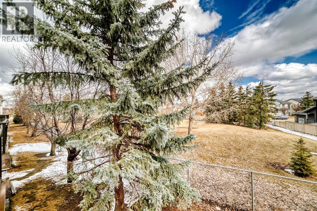 Single Family House 4 Level for Sale in  Country Hills Cove NW Country Hills Calgary 