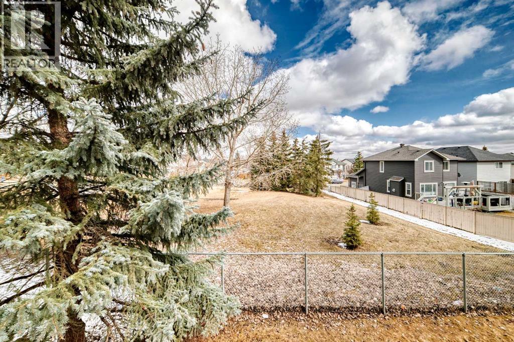 Single Family House 4 Level for Sale in  Country Hills Cove NW Country Hills Calgary 